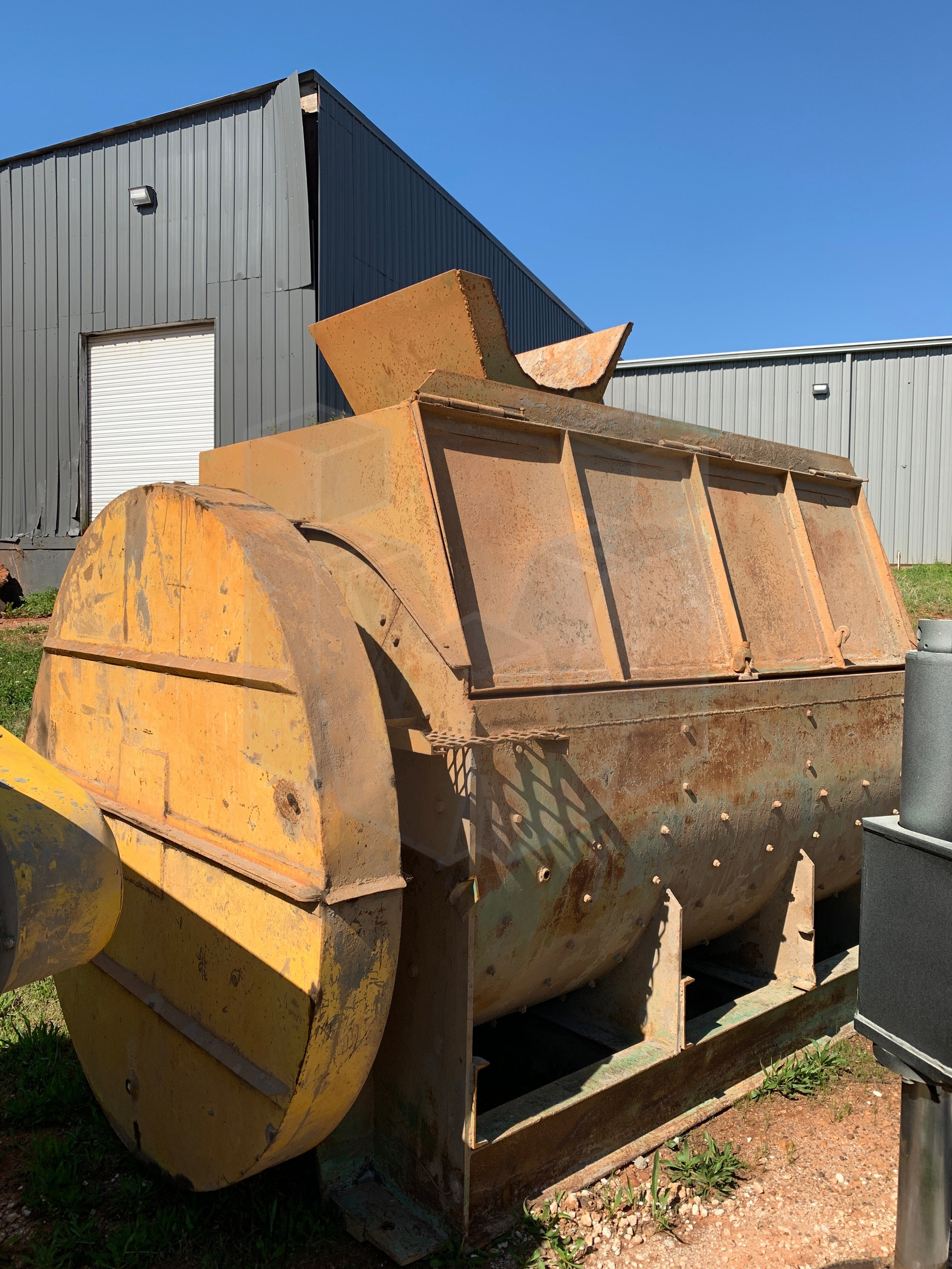 Columbia 81 cu ft mixer