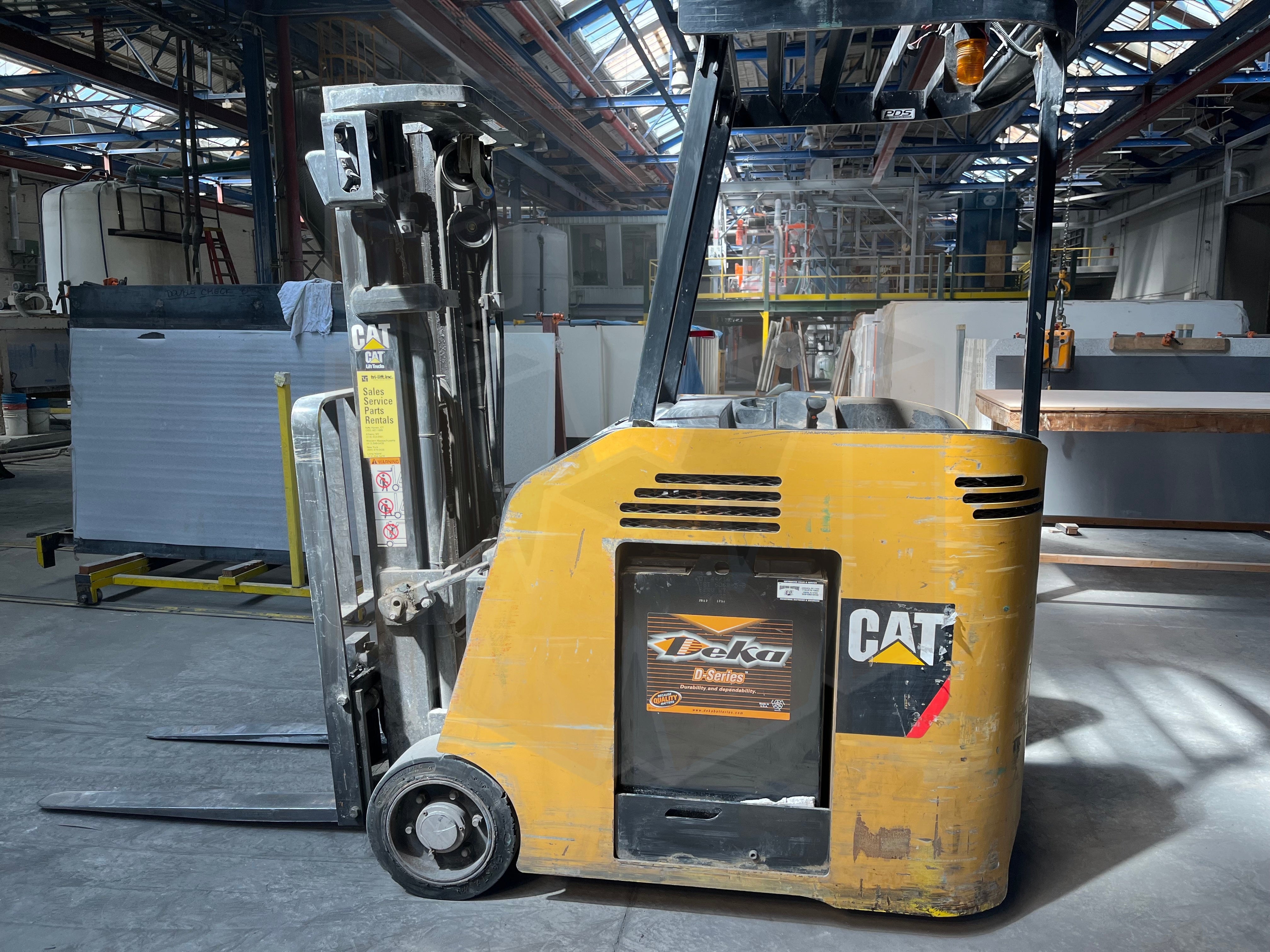 Cat ES4000 stand up forklift