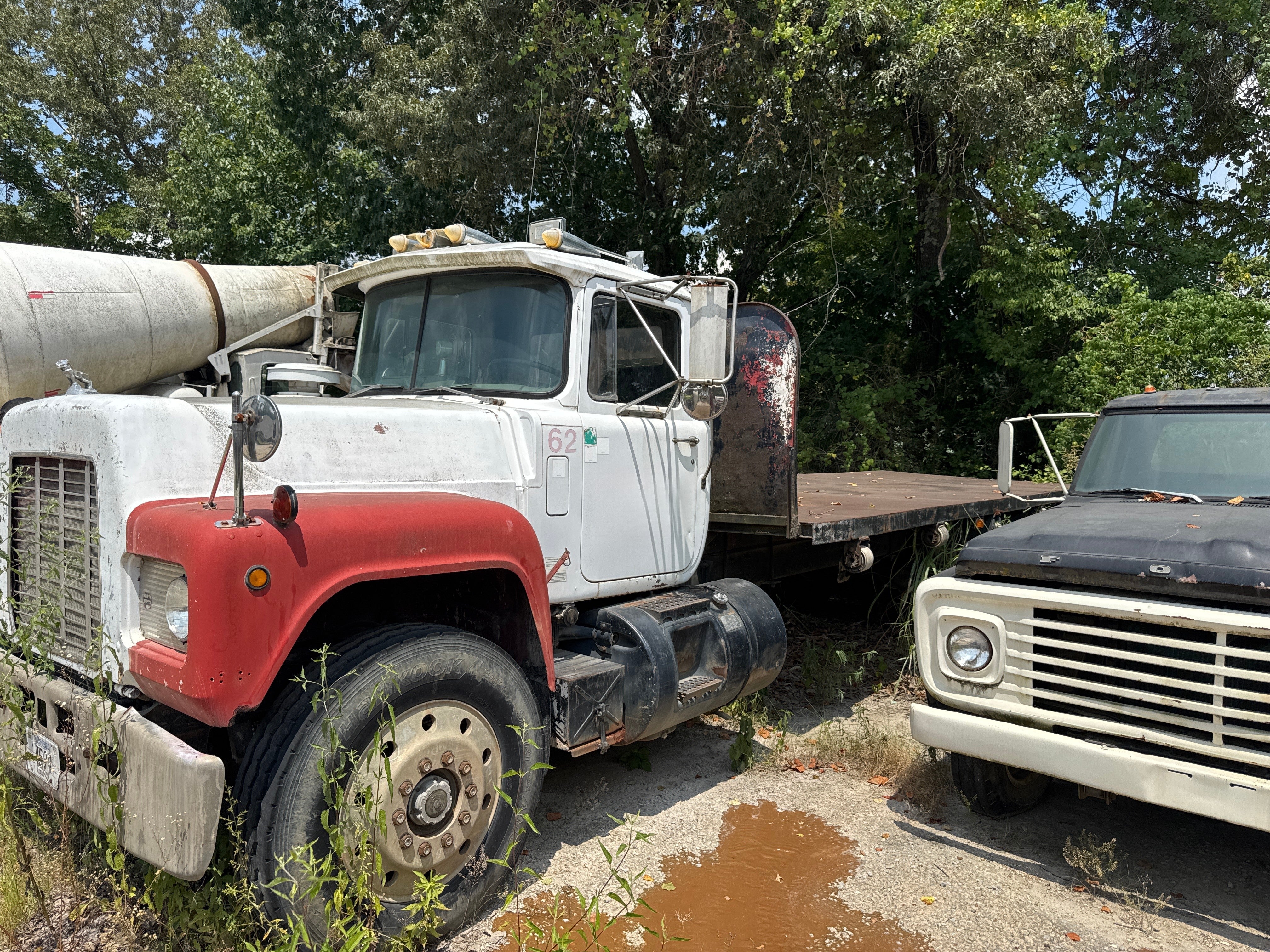 Mack Flatbed