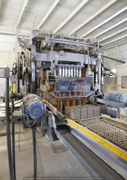 Besser V3-12 block machine