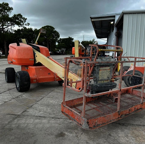 JLG Telescopic Boom Lift: 37-44'