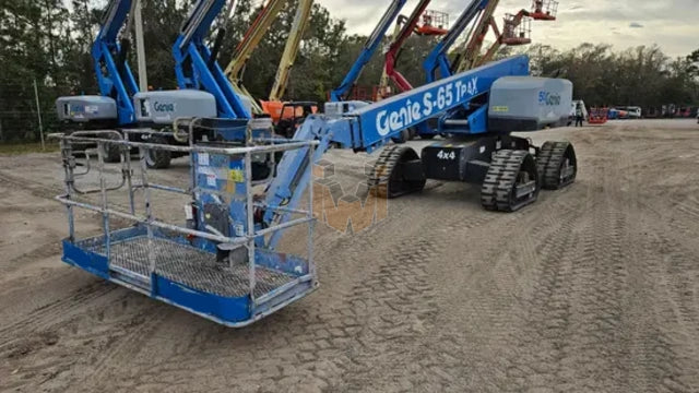 Genie Telescopic Tracks Boom Lift 65-70'