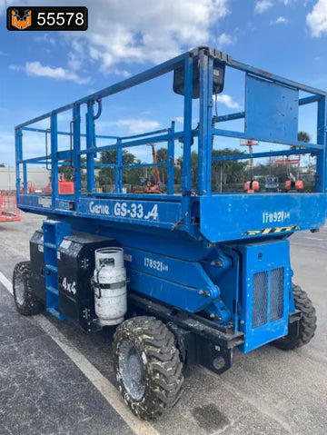 Genie Internal Combustion Scissor Lift: 30-35'