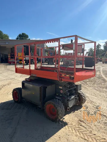 Skyjack Internal Combustion Scissor Lift: 30-35'