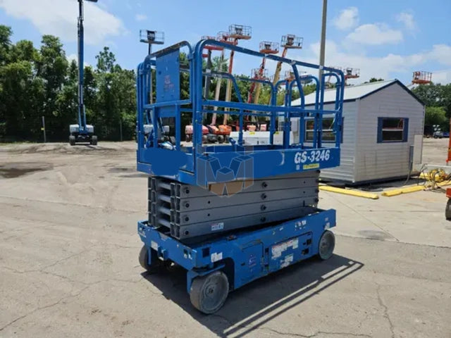 Genie Scissor Lift 30-35' Electric 46-48" Wide