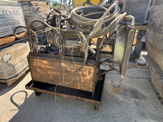 Hydraulic tank