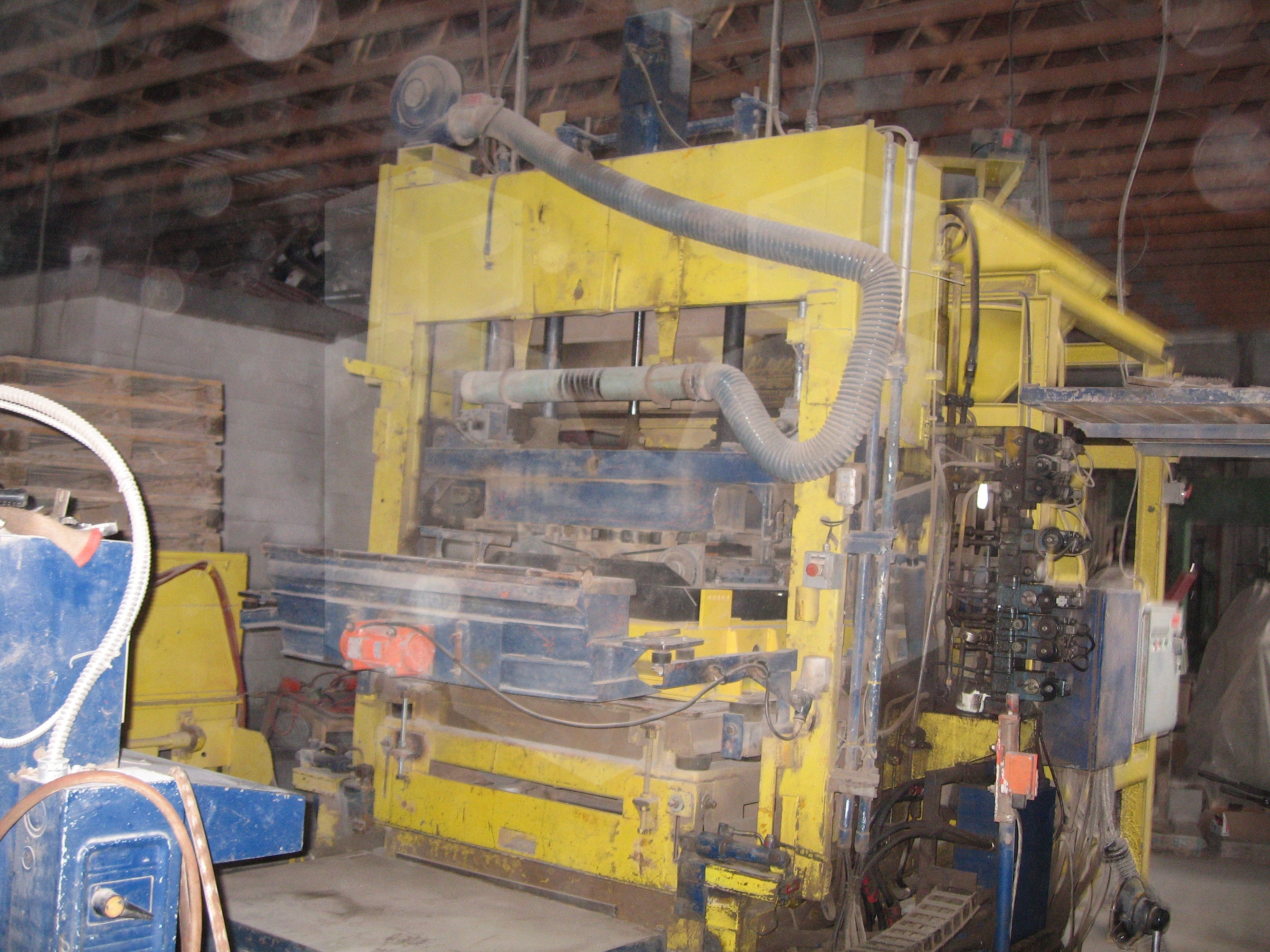 Hess HP-1 Paver Machine