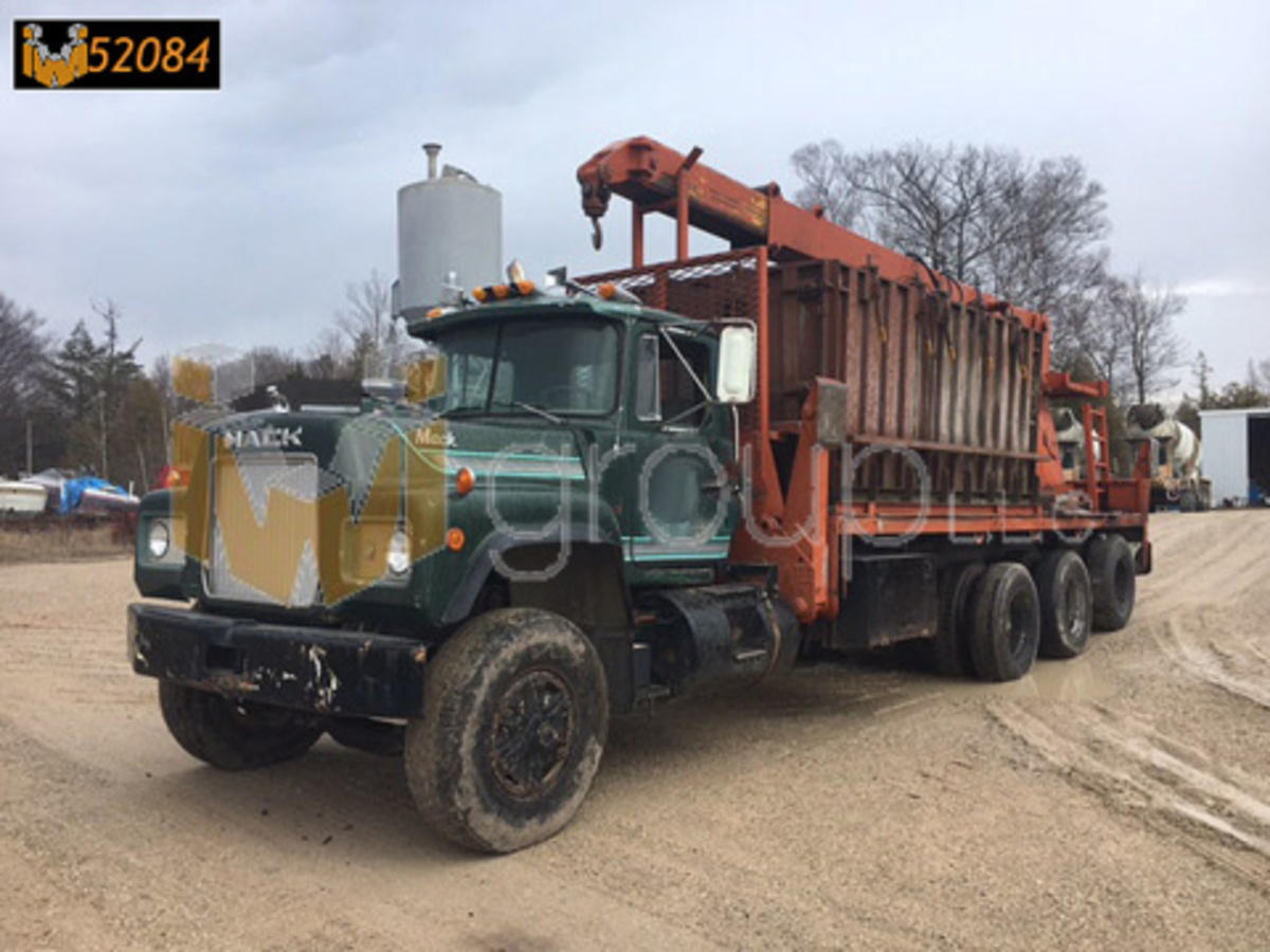 Mack Boom Truck 52084