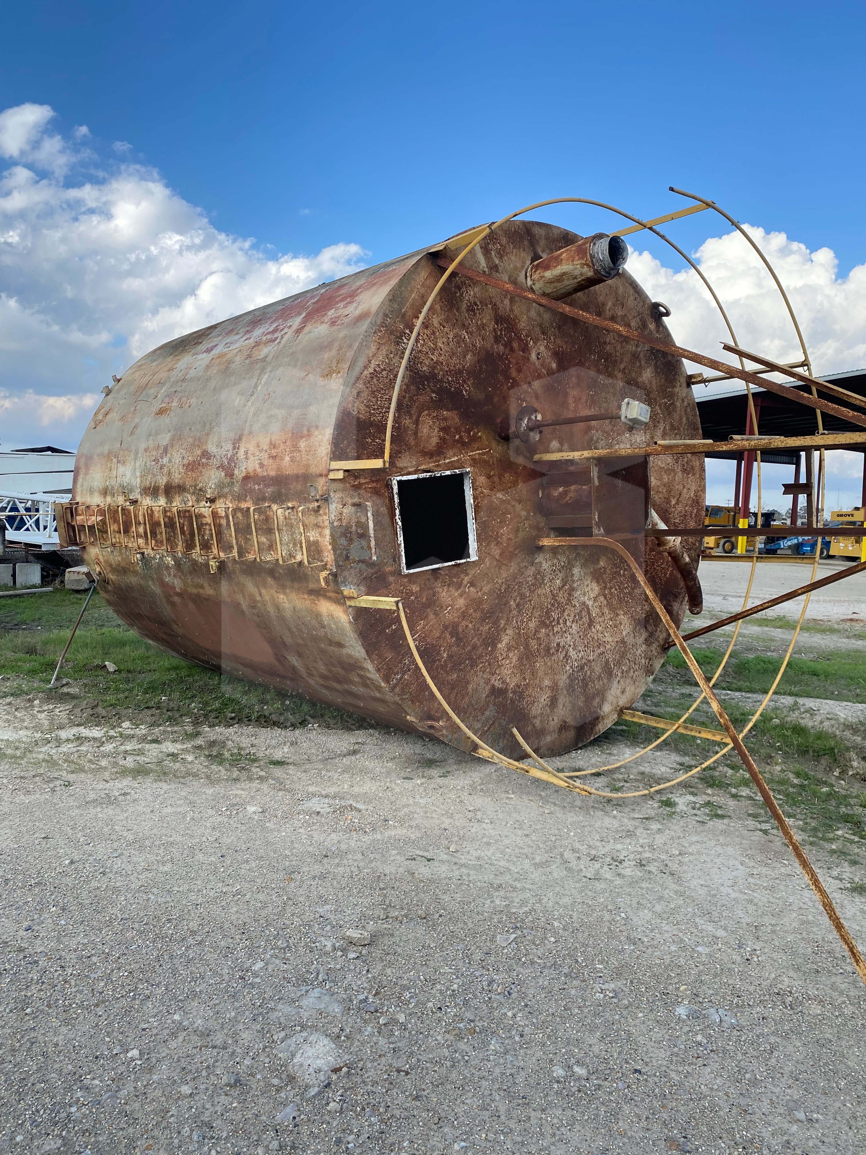 Cement silo