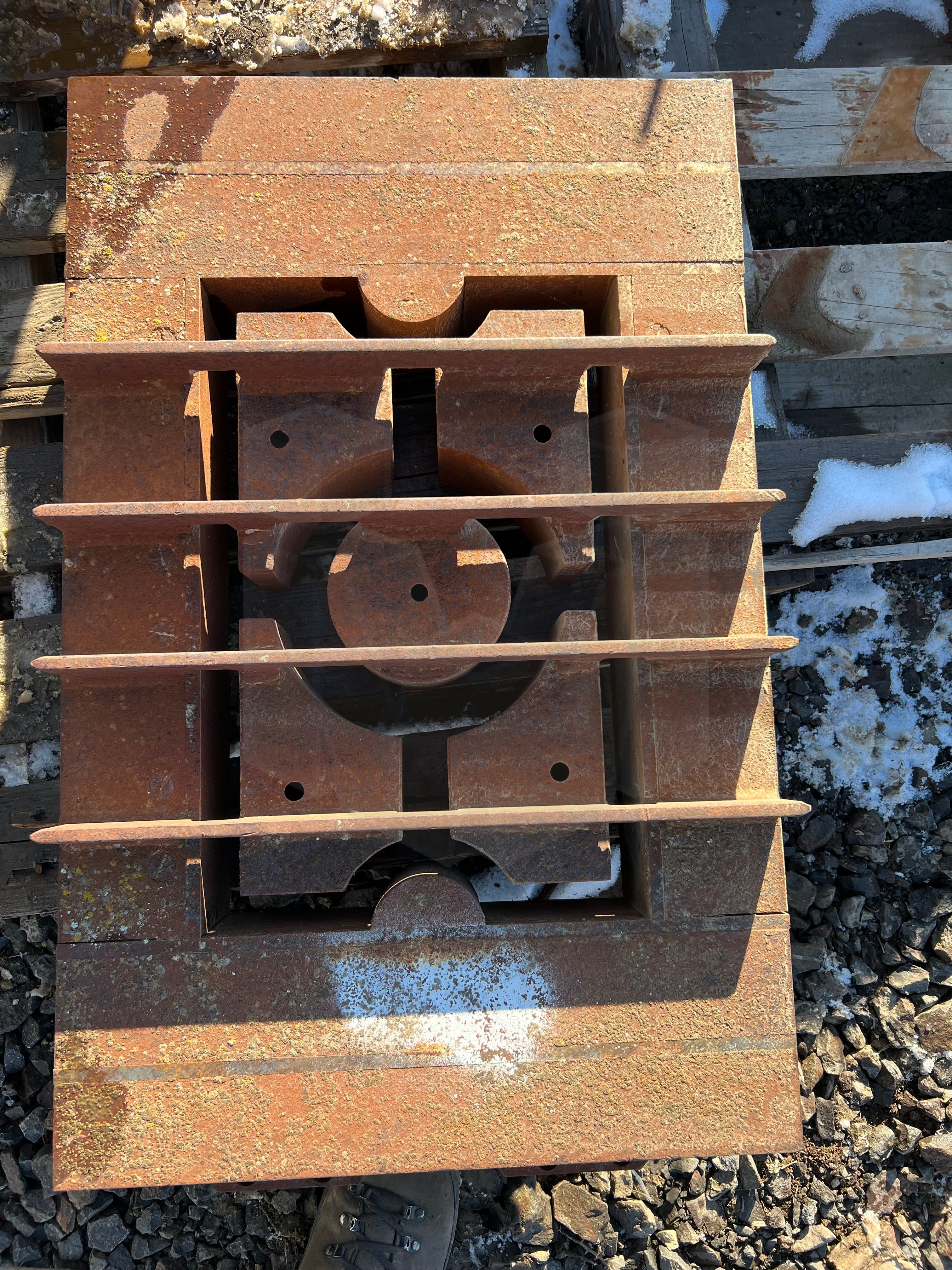 Columbia 16 screen wall mold box