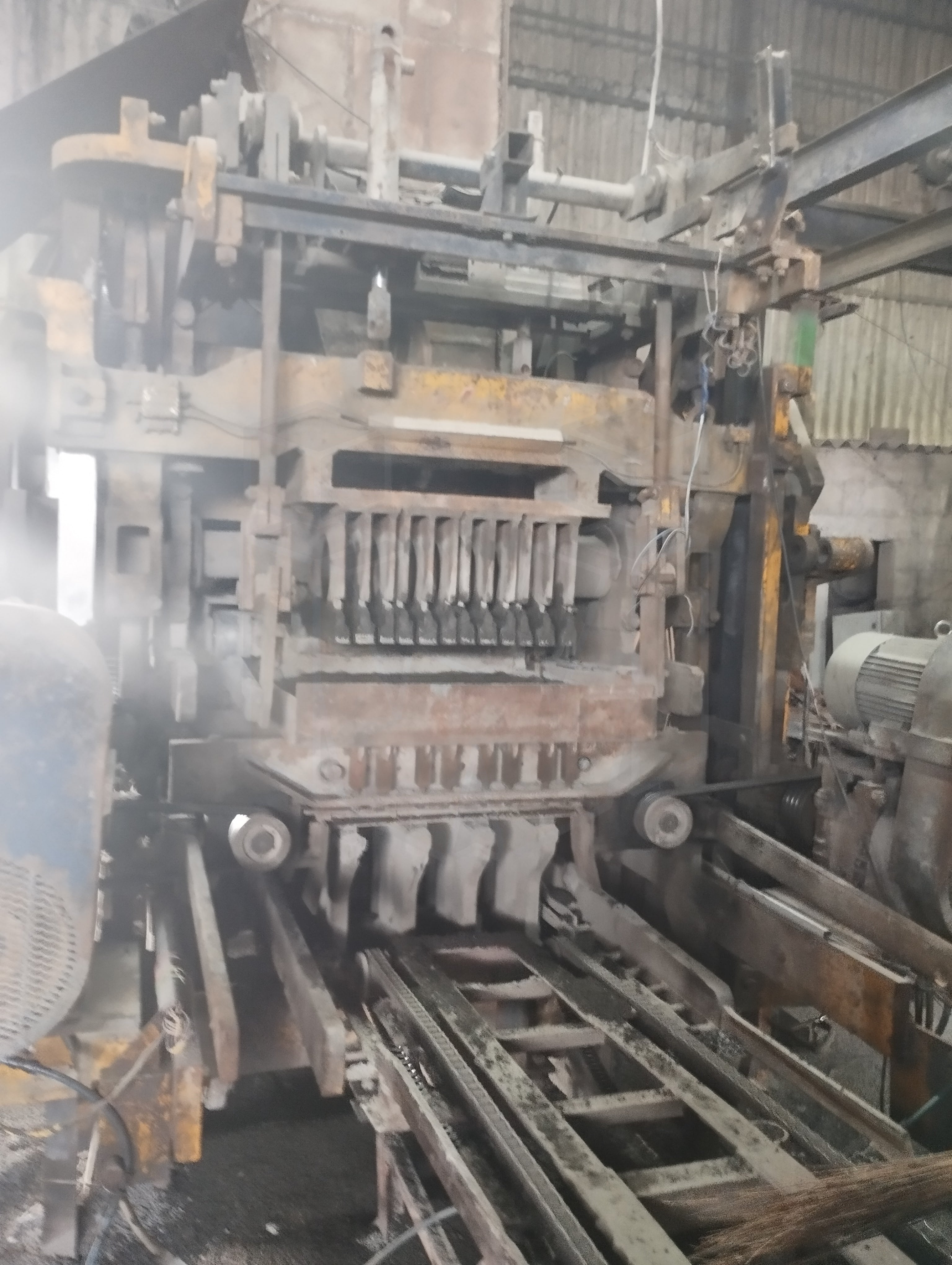 Besser V3-12 block machine