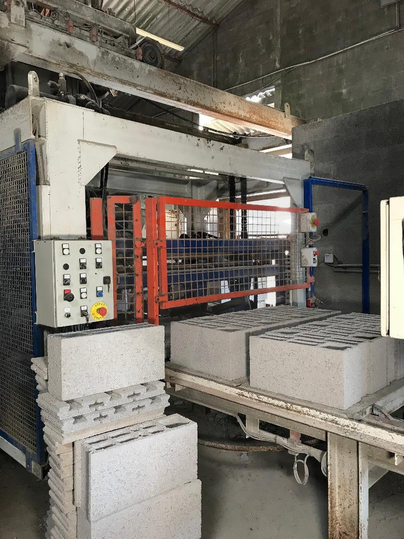 Quadra 5 block machine