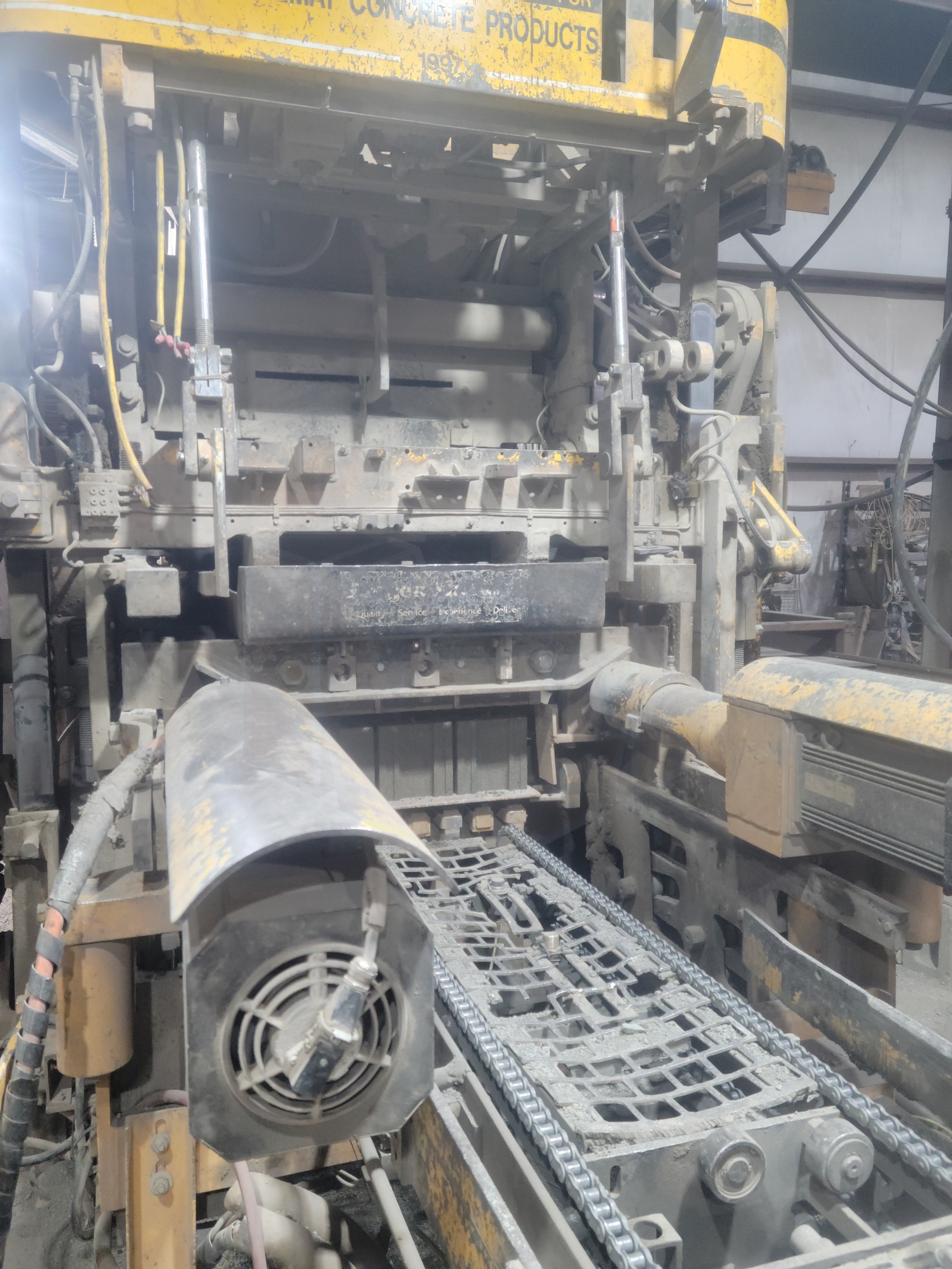 Besser V3-12 Block Machine