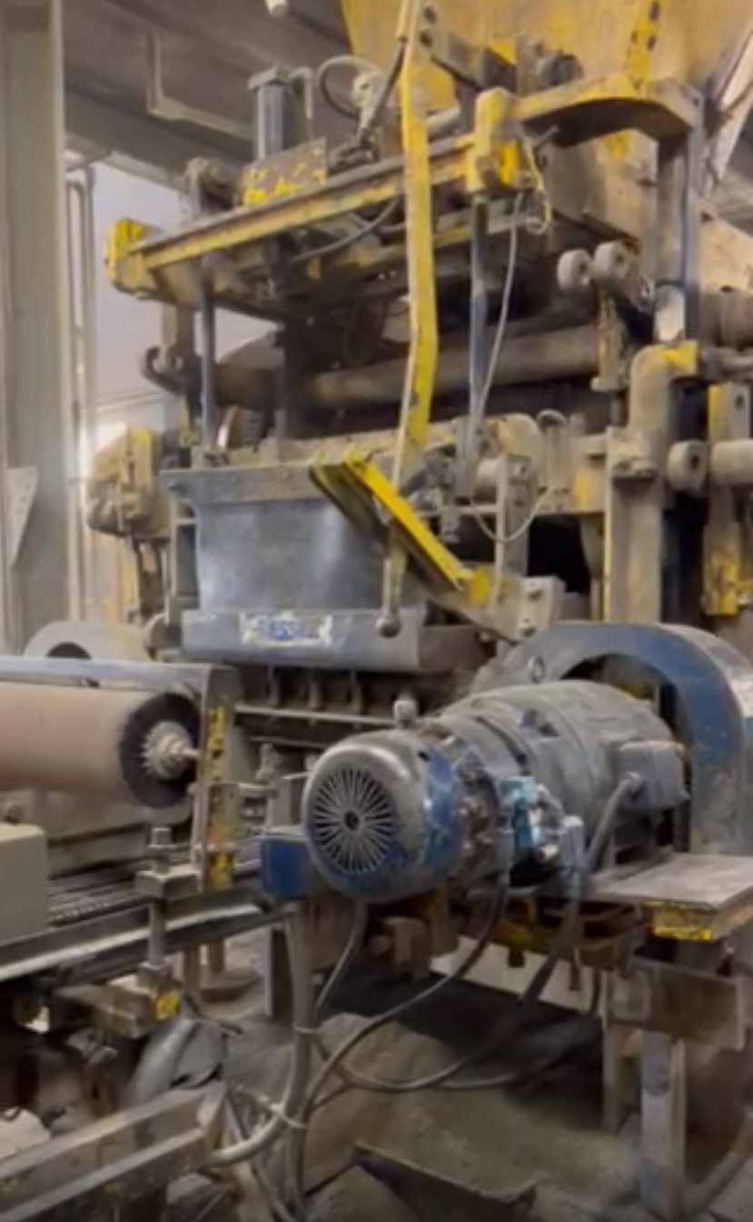 Besser V3-12 block machine