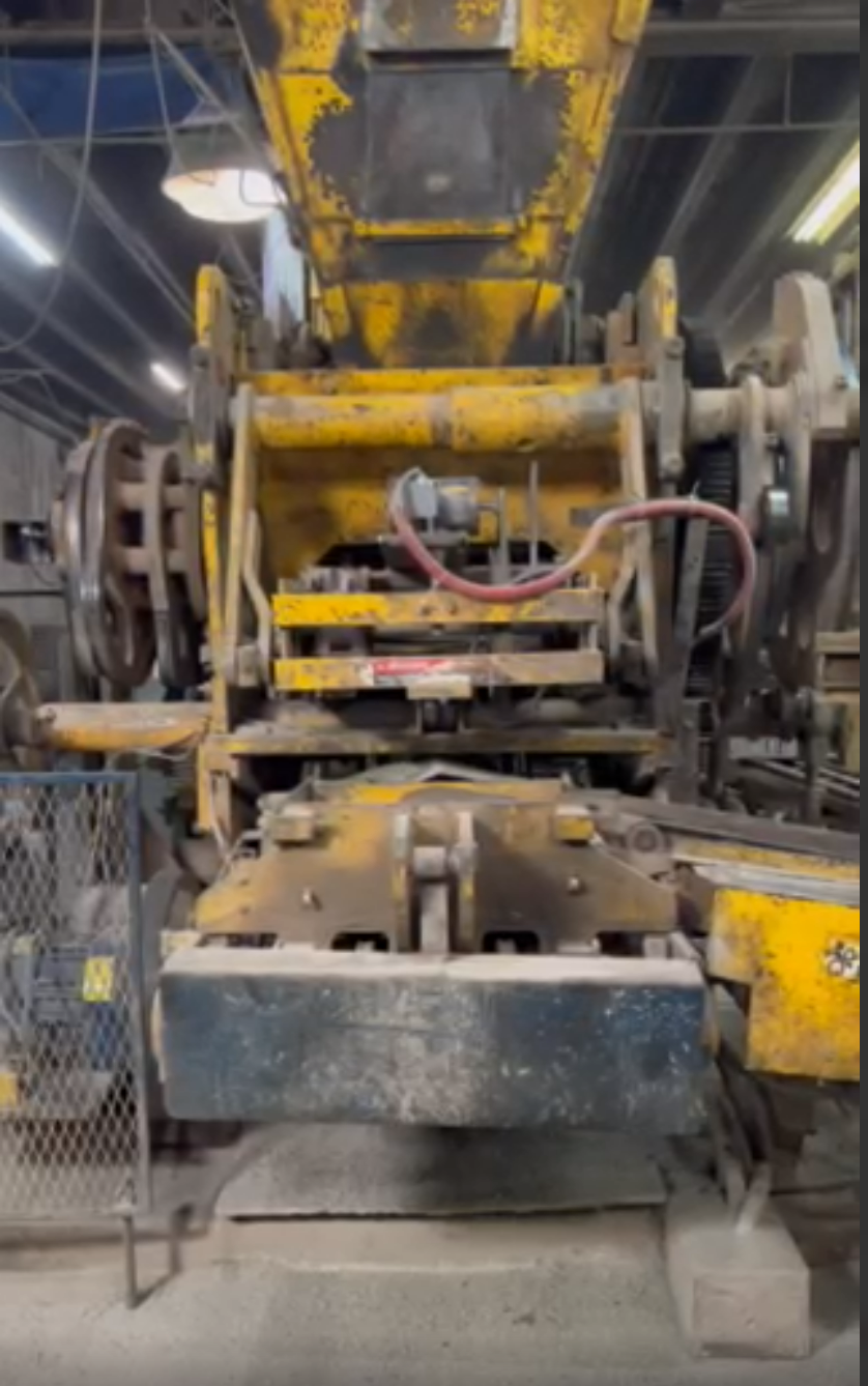 Besser V3-12 block machine