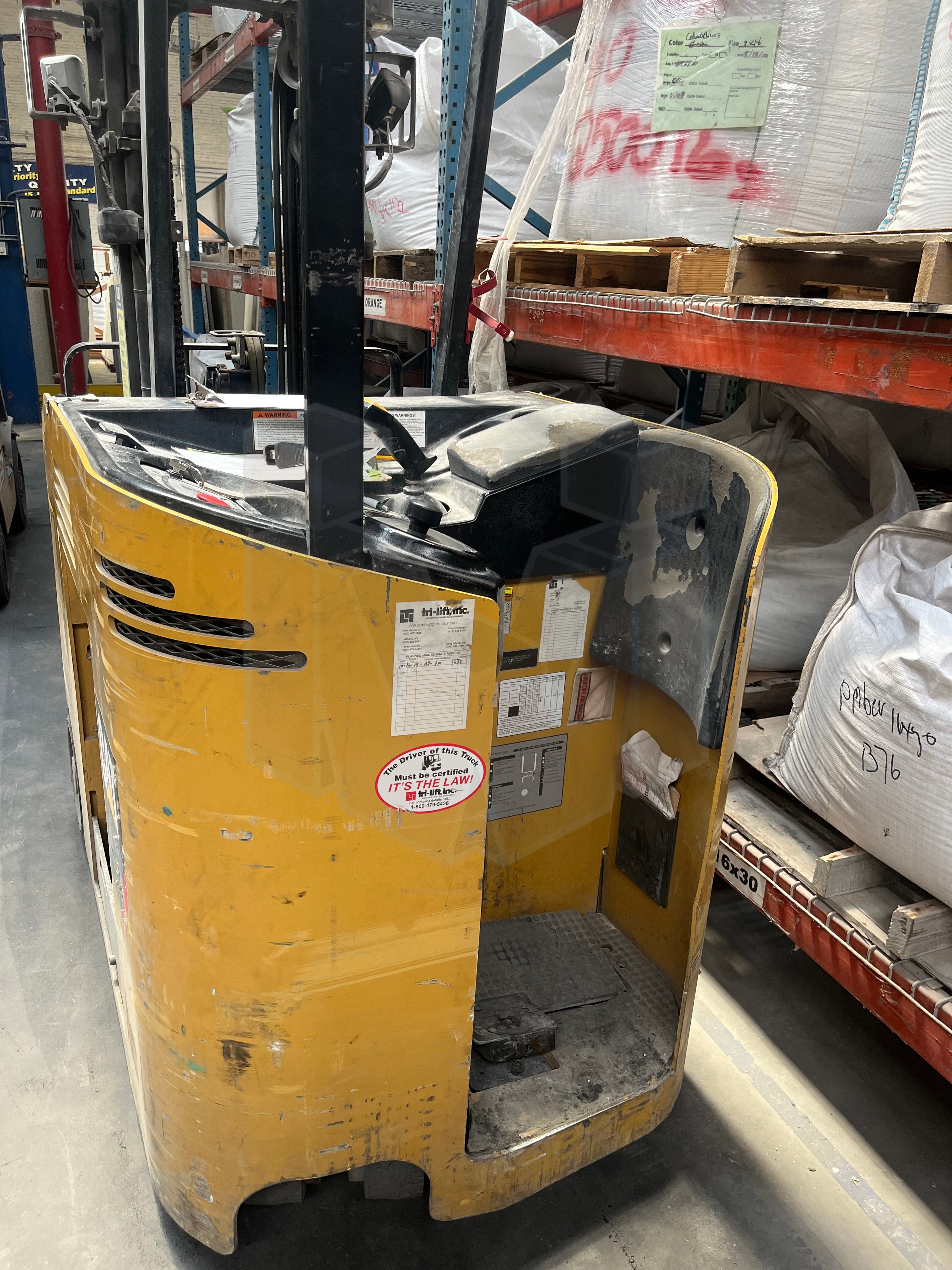 Cat ES4000 stand up forklift