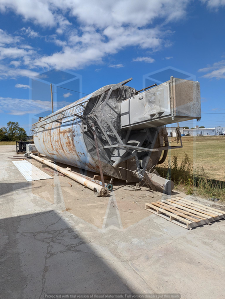 Cement silo