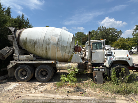 Mack Mixer Trucks (2)