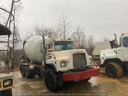 Mack Mixer Trucks (2)