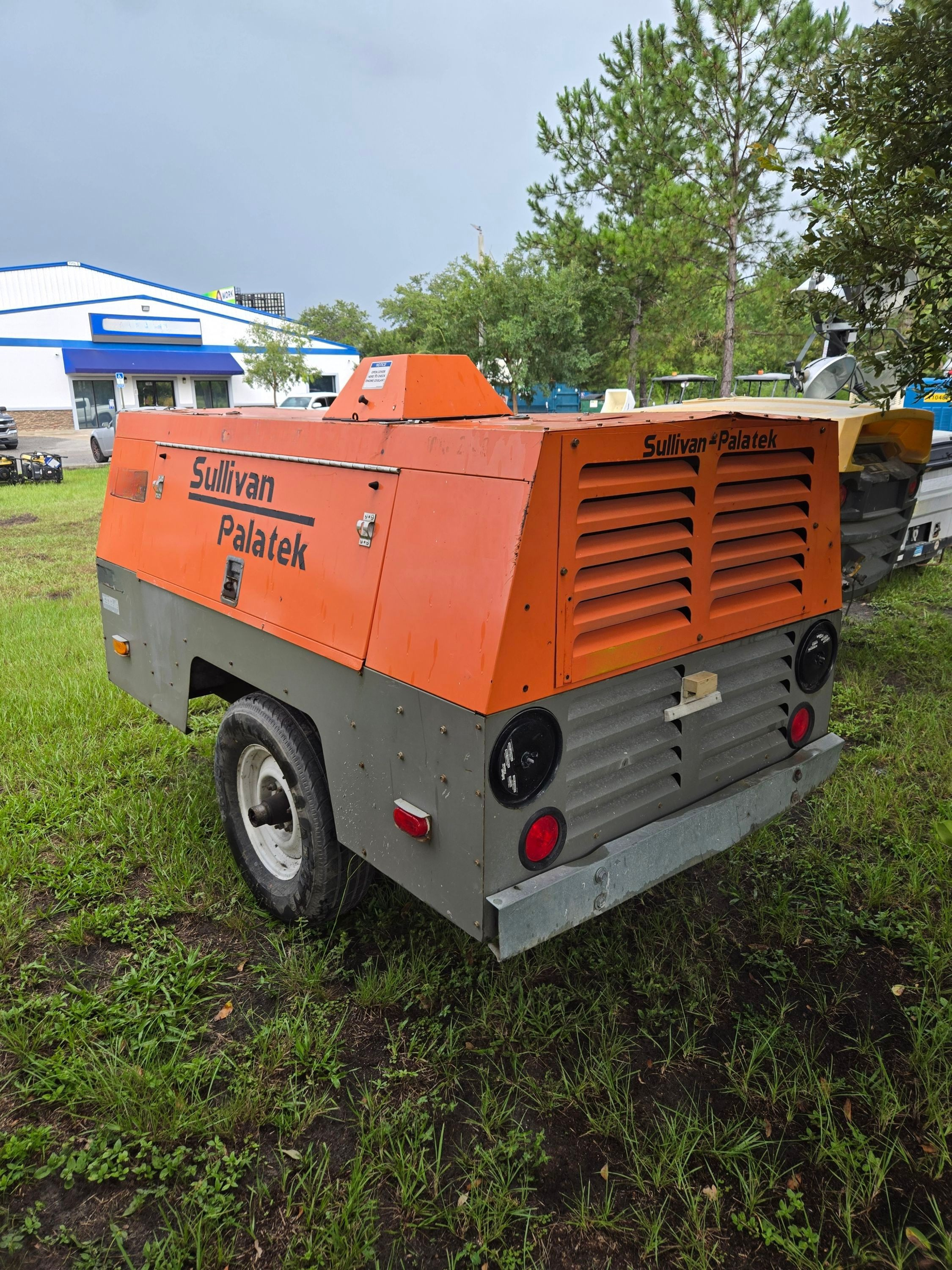 Sullivan Portable Air Compressor: 200-245 cfm