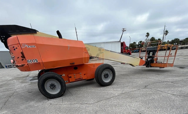 JLG Telescopic Boom Lift 60-64'