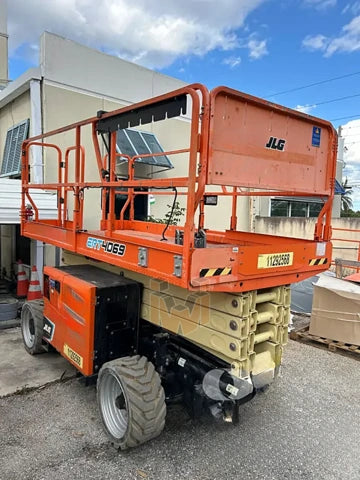 JLG Scissor Lift 39-40'