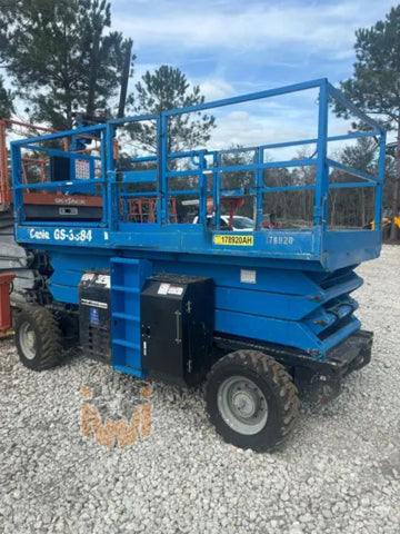 Genie Internal Combustion Scissor Lift: 30-35'