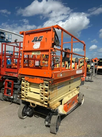 JLG Scissor Lift 30-35' Electric 46-48" Wide