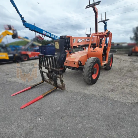 SkyTrak 35'-39' Variable Reach Forklift 6000#