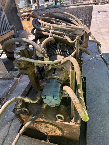 Hydraulic tank