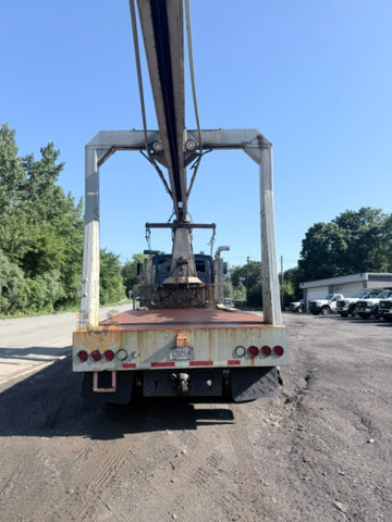 Ford LN900 w/6 Ton Avon Unloader