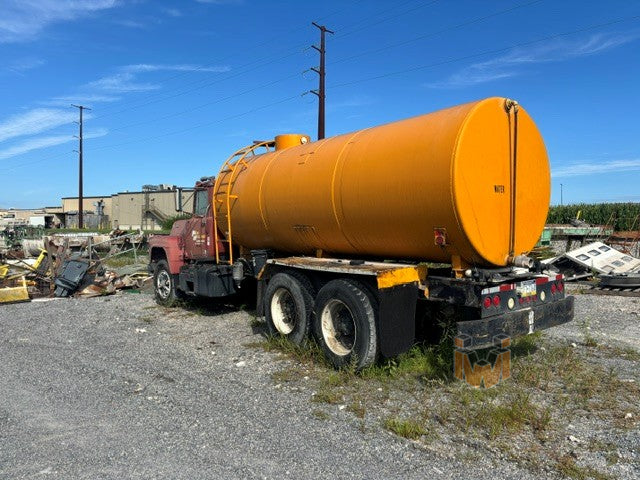 Mack RD686 Water Truck