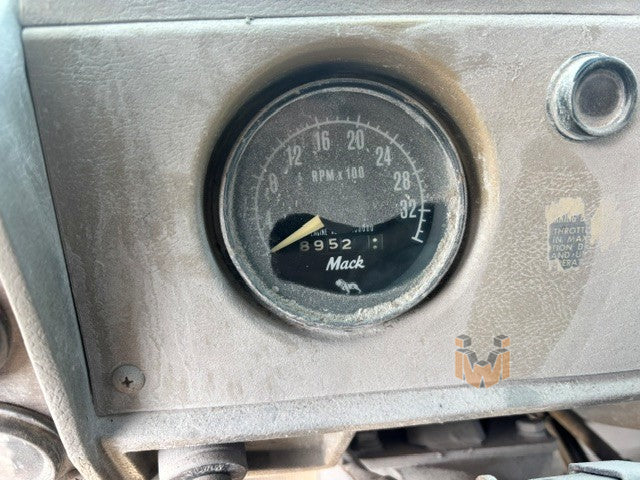 Mack RD686 Water Truck