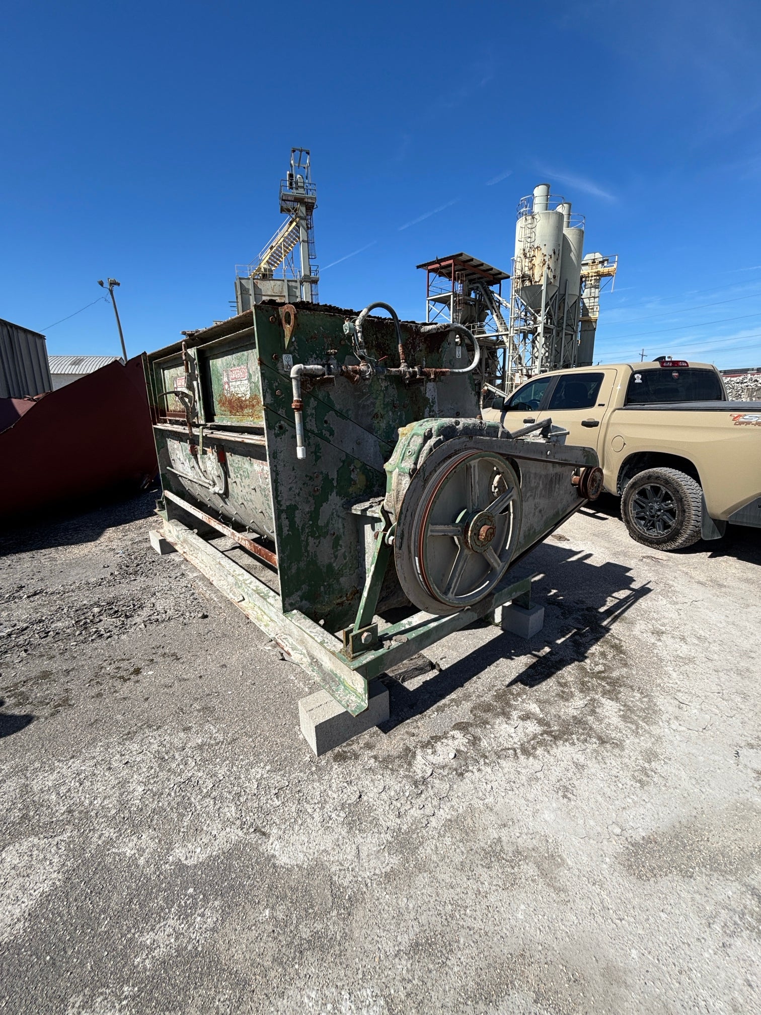 Columbia 81 cu ft mixer