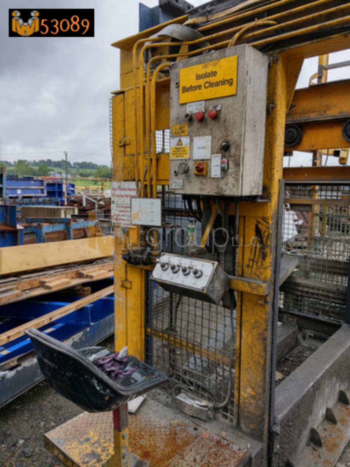 Coote Rotoscreed and Pallet Handler System