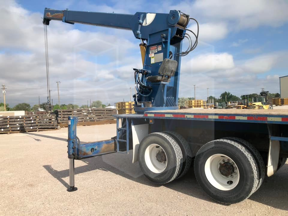 International Paystar 5000 with Devault/QMC Boom