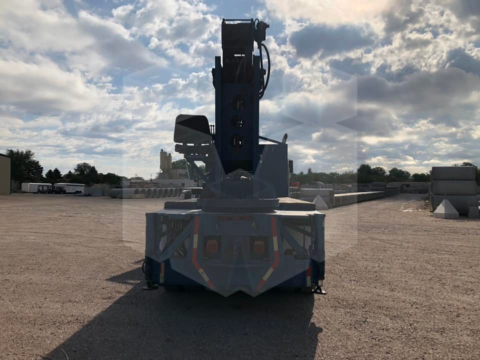 International Paystar 5000 with Devault/QMC Boom